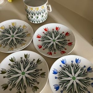 Vintage Royal Crown Dutch Plates (4) and Mugs (2)